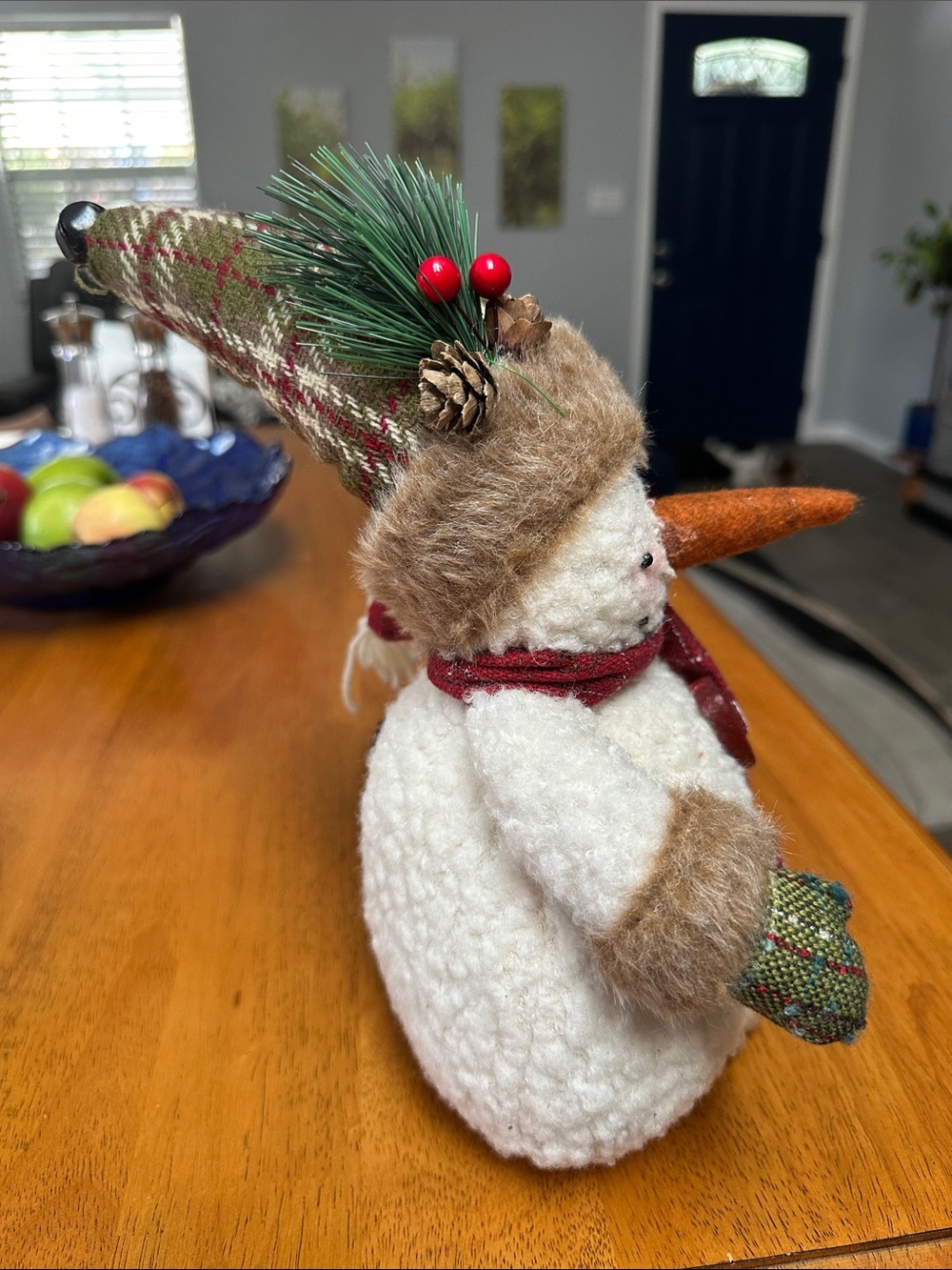 Christmas sitting snowman w/ hat, mittens& black boots. Wood legs. Wool body. - Picture 4 of 7